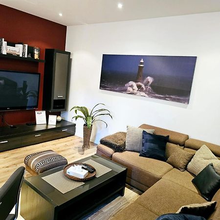 Modern 2 bedroom apartment in the city centre Riga Buitenkant foto