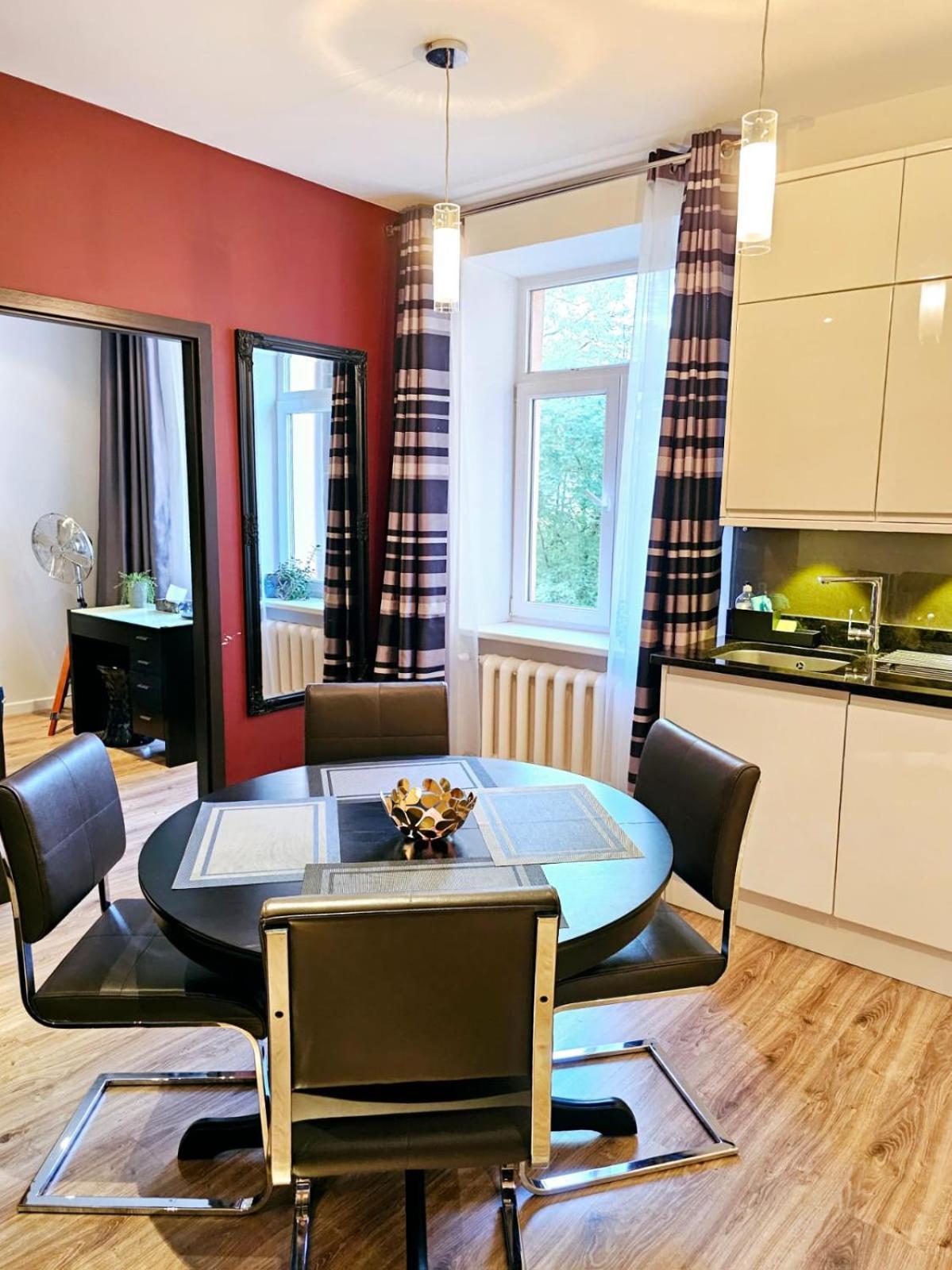 Modern 2 bedroom apartment in the city centre Riga Buitenkant foto